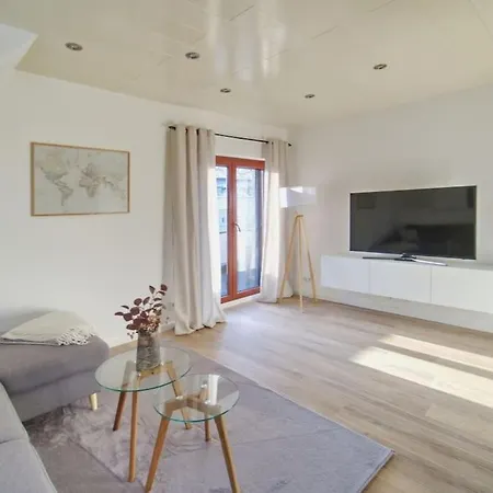 Quiet 2-room With Separate Entrance *