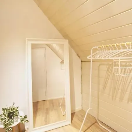 Quiet 2-room With Separate Entrance