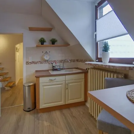 Quiet 2-room With Separate Entrance Apartment *