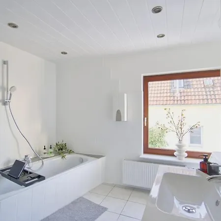 Quiet 2-room With Separate Entrance Apartment *
