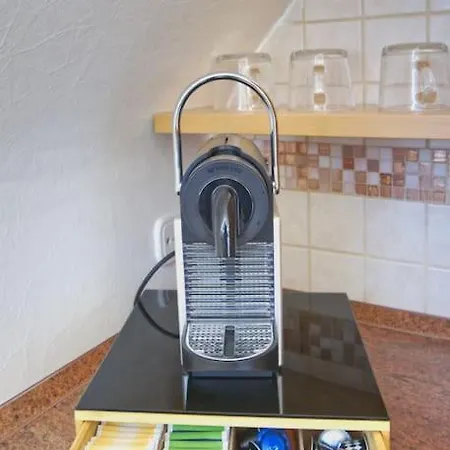 Quiet 2-room With Separate Entrance Apartment *