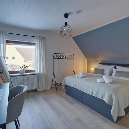 Quiet 2-room With Separate Entrance Apartment *