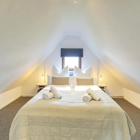 Quiet 2-room With Separate Entrance * Dusseldorf