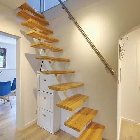 Apartment Quiet 2-room With Separate Entrance *